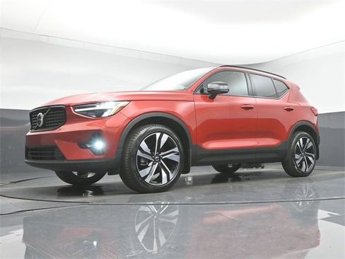 Used 2023 Volvo XC40 B5 Plus w/ Protection Package Premier image 38
