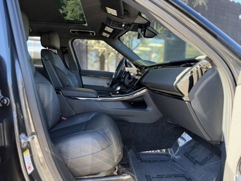 Used 2024 Land Rover Range Rover Sport SE image 32