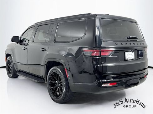 Used 2023 Jeep Wagoneer Series II AWD/4WD image 5