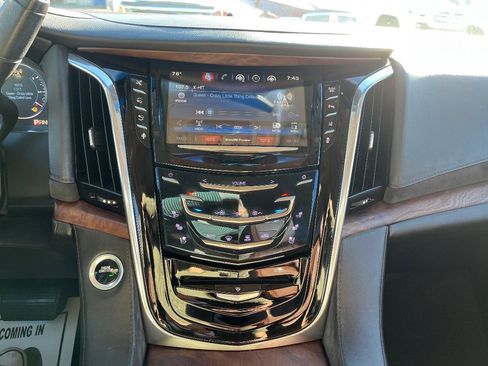 Used 2015 Cadillac Escalade Premium image 13