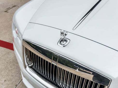 Used 2018 Rolls-Royce Dawn RWD image 21
