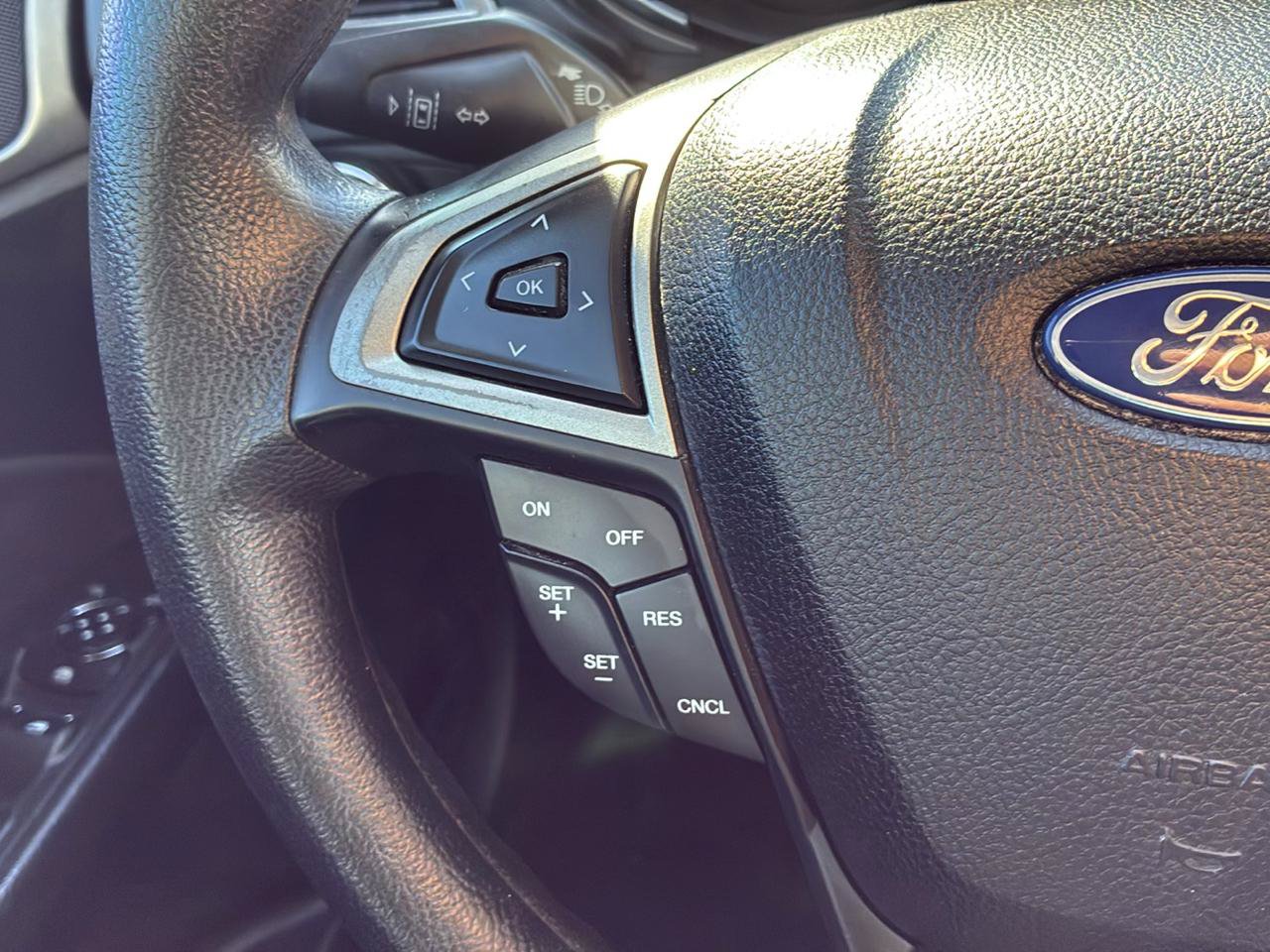 Used 2020 Ford Fusion SE FWD image 41