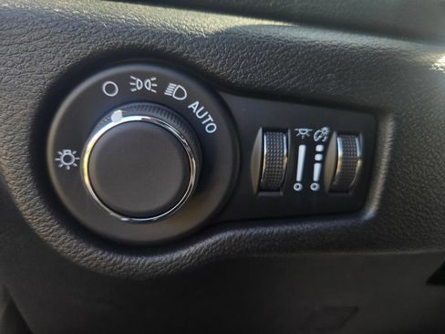 New 2027 Chrysler Pacifica Limited FWD image 14