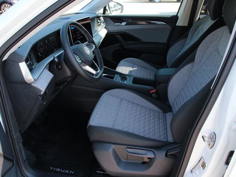 Certified 2025 Volkswagen Tiguan S FWD image 9
