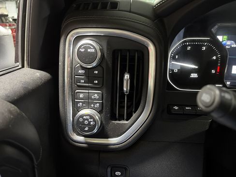 Used 2022 GMC Sierra 3500 Denali w/ Denali Ultimate Package AWD/4WD image 19