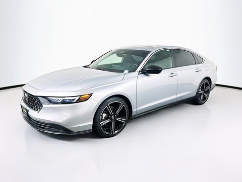 Used 2025 Honda Accord Sport image 3