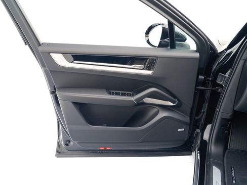 New 2026 Porsche Cayenne Coupe image 22