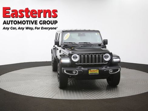 Used 2025 Jeep Wrangler Unlimited Sahara w/ Safety Group AWD/4WD image 51