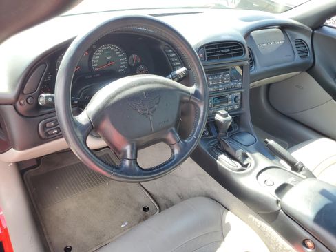 Used 2004 Chevrolet Corvette Coupe image 13