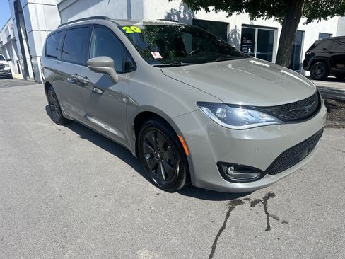 Used 2020 Chrysler Pacifica Limited w/ Advanced Safetytec Group FWD image 1