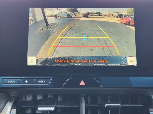 Used 2023 Toyota Venza XLE AWD/4WD image 16