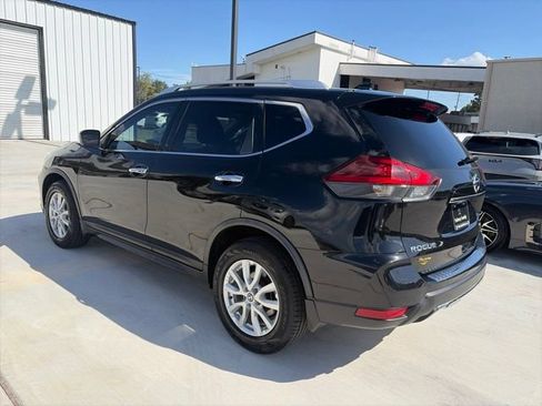 Used 2019 Nissan Rogue S w/ Special Edition Package FWD image 3
