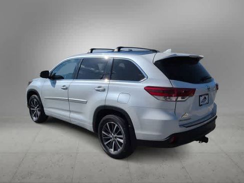 Used 2017 Toyota Highlander XLE AWD/4WD image 6