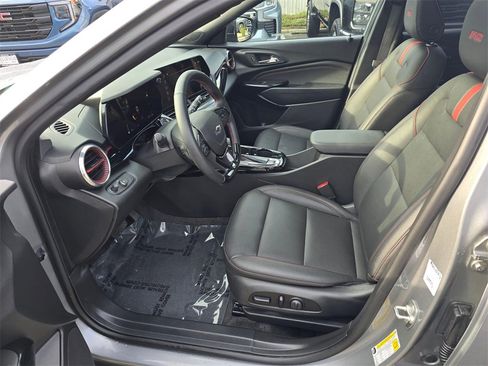 Used 2025 Chevrolet Trax RS image 20