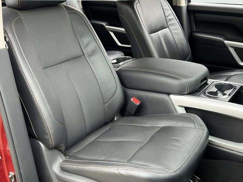 Used 2017 Nissan Titan SL image 33