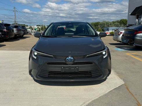 Used 2024 Toyota Corolla LE w/ LE Convenience Package AWD/4WD image 2