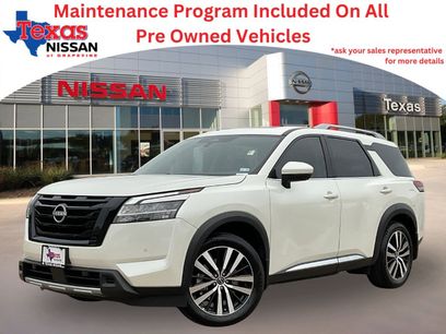 Used 2024 Nissan Pathfinder Platinum w/ Black Appearance Package