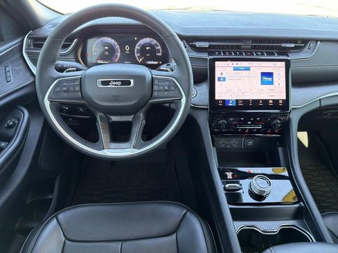 Used 2024 Jeep Grand Cherokee Limited w/ Luxury Tech Group II AWD/4WD image 16