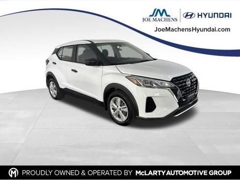 Used 2025 Nissan Kicks Play S FWD image 2