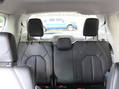 Used 2018 Chrysler Pacifica Touring-L Plus image 21