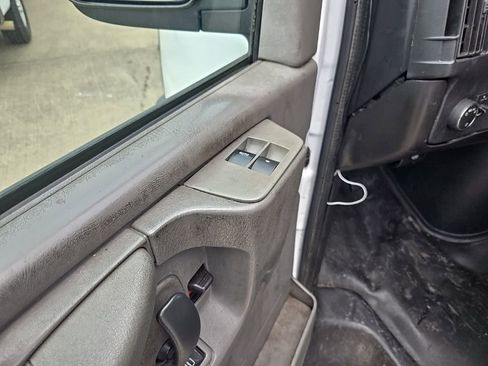 Used 2015 Chevrolet Express 2500 image 14