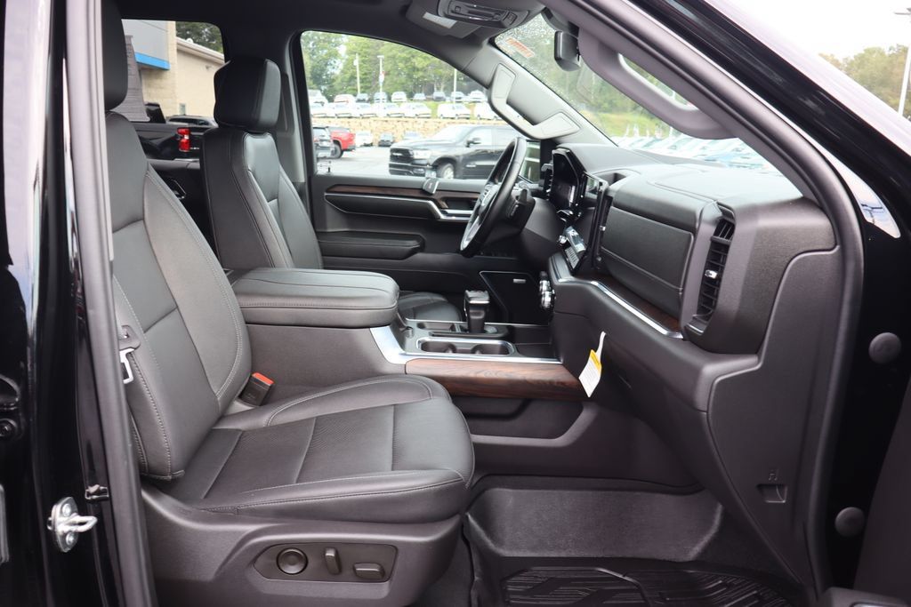 Used 2024 GMC Sierra 1500 SLT w/ SLT Premium Plus Package AWD/4WD image 18