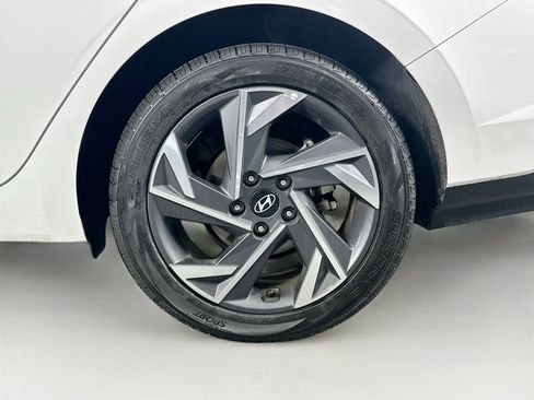 Used 2025 Hyundai Elantra SEL FWD image 11