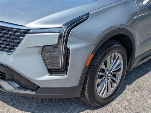 Used 2025 Cadillac XT4 Premium Luxury FWD image 9