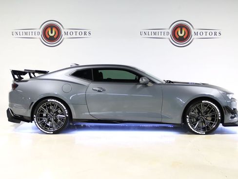 Used 2022 Chevrolet Camaro ZL1 RWD image 8