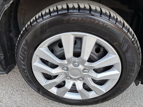 Used 2009 Pontiac Vibe AWD w/ Sun And Sound Package image 30