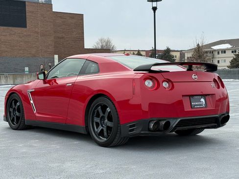 Used 2015 Nissan GT-R Black Edition image 10