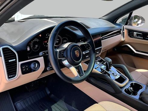Used 2023 Porsche Cayenne Platinum Edition AWD/4WD image 17
