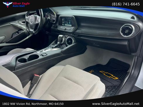 Used 2018 Chevrolet Camaro LT RWD image 8