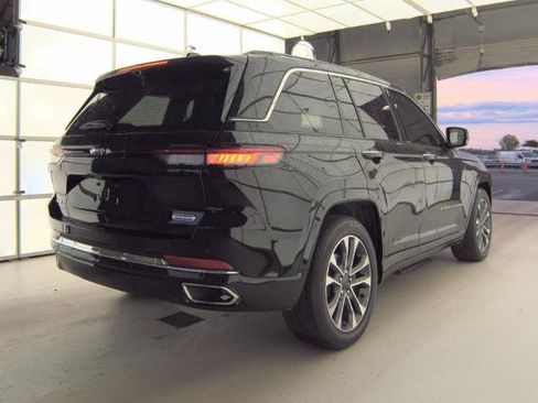 Used 2023 Jeep Grand Cherokee Overland w/ Luxury Tech Group IV AWD/4WD image 6