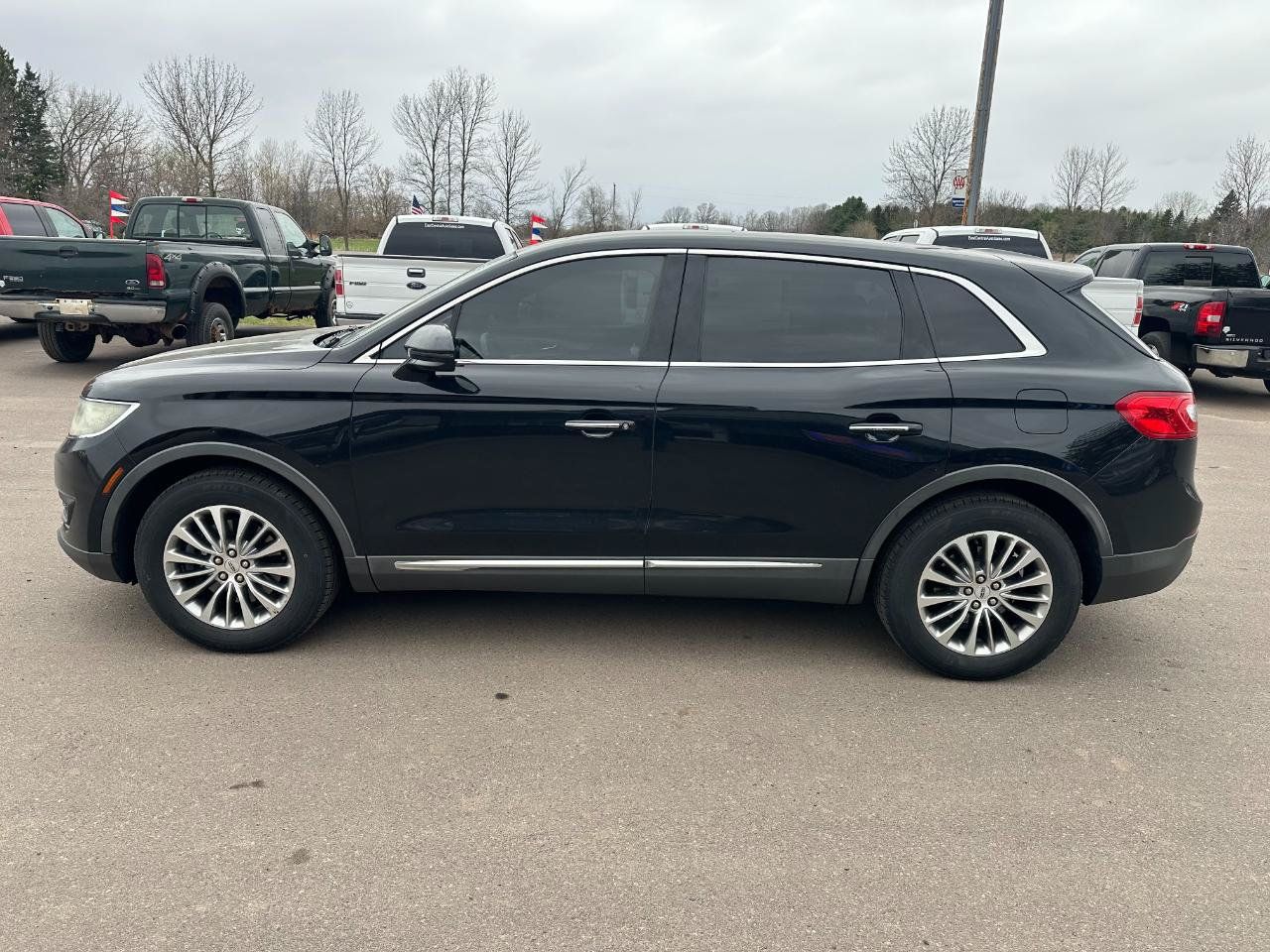 Used 2016 Lincoln MKX Select w/ Select Plus Package AWD/4WD image 4