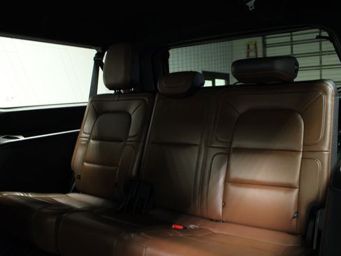 Used 2024 Lincoln Navigator L Reserve w/ Monochromatic Package AWD/4WD image 14