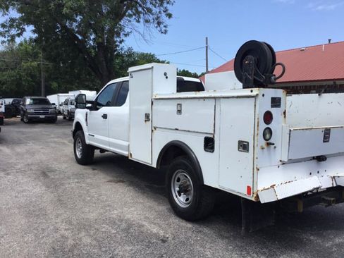 Used 2018 Ford F350 XL w/ Power Equipment Group AWD/4WD image 3