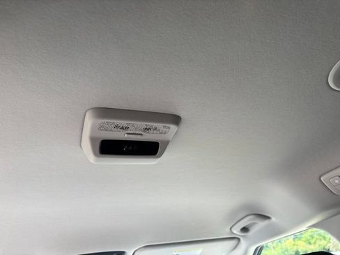 Used 2025 Kia Carnival EX FWD image 19