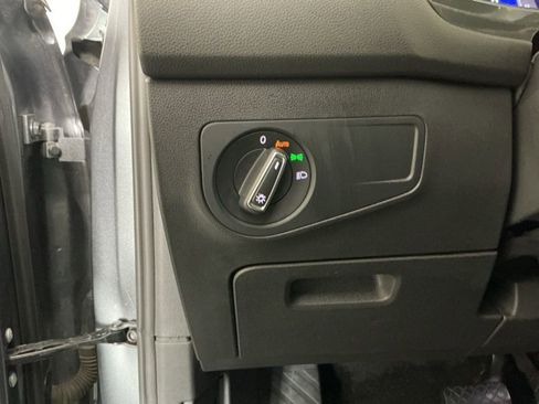 Used 2022 Volkswagen Tiguan SE image 16