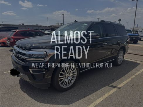 Used 2023 Ford Expedition XLT RWD image 2