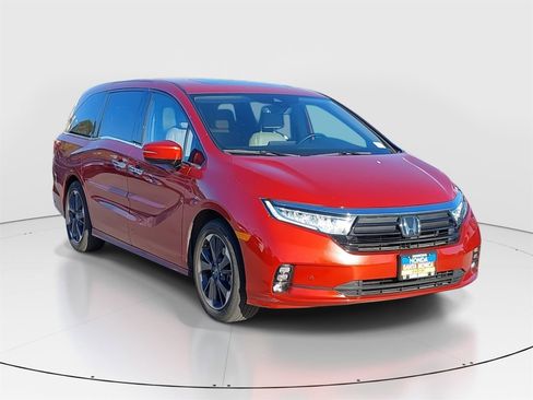 Used 2023 Honda Odyssey Elite image 3