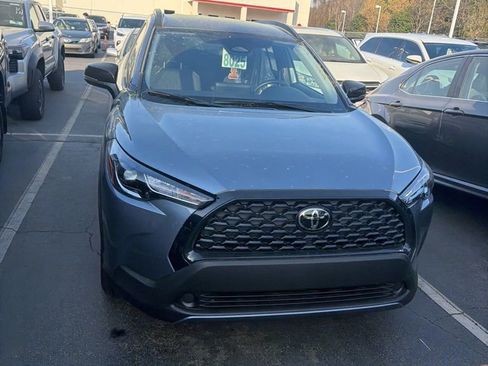 Used 2025 Toyota Corolla Cross LE image 1