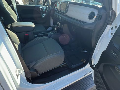 Used 2025 Jeep Wrangler Sahara 4xe image 19