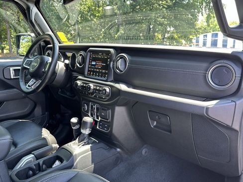 Used 2022 Jeep Wrangler Unlimited Sahara w/ Cold Weather Group image 30