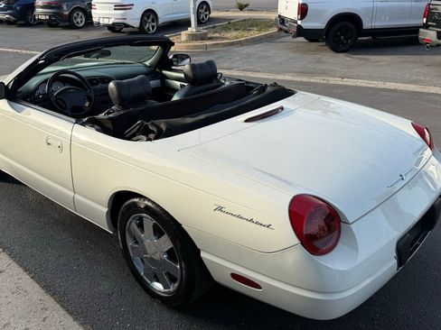 Used 2003 Ford Thunderbird image 27