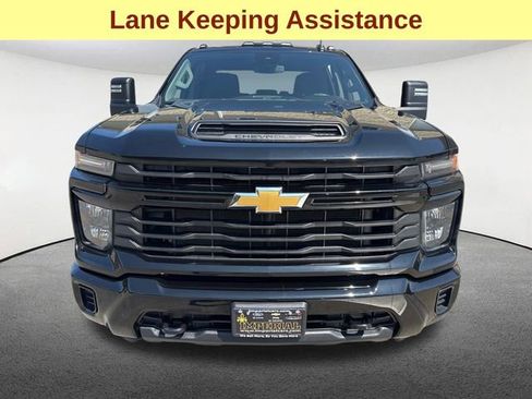 Used 2024 Chevrolet Silverado 2500 Custom image 4