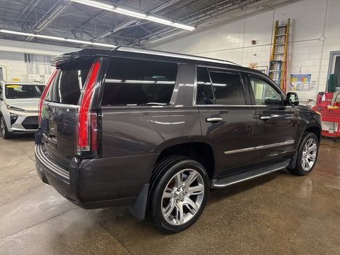 Used 2016 Cadillac Escalade Luxury image 6
