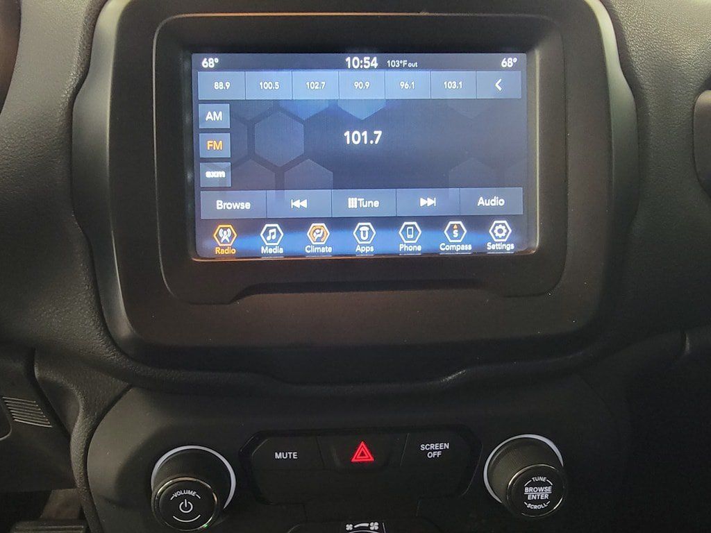 Used 2018 Jeep Renegade Latitude FWD image 19