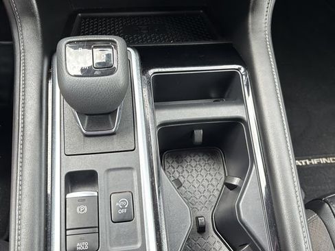 Used 2023 Nissan Pathfinder SL AWD/4WD image 24