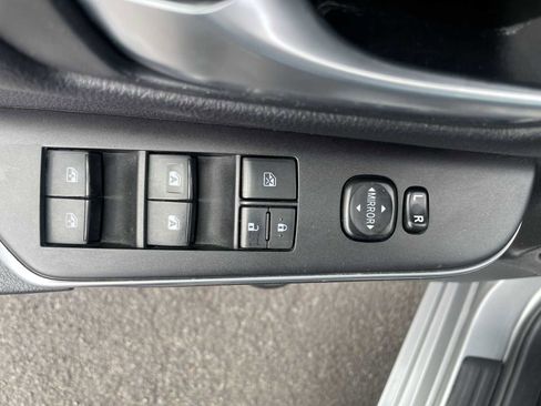 Used 2017 Toyota Camry SE image 15